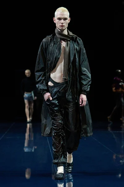 Look 18